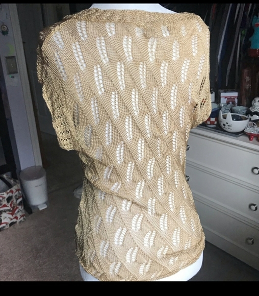 Beautiful light golden beige shirt. - Picture 3 of 3